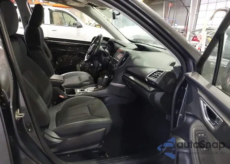 2021 Subaru Forester Premium z USA, uszkodzony, nr VIN JF2SKAFC4MH581554